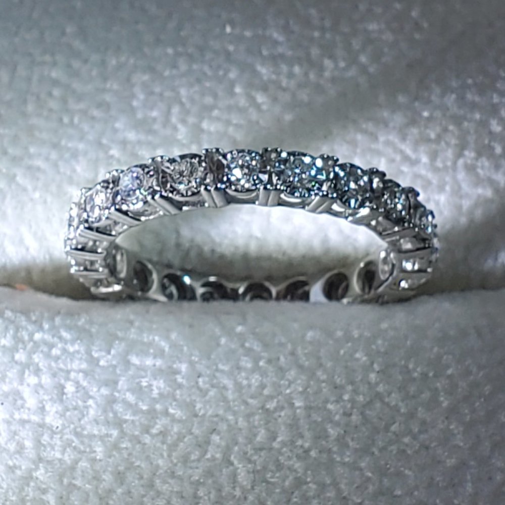Brand new 14K white gold beautiful   band.
